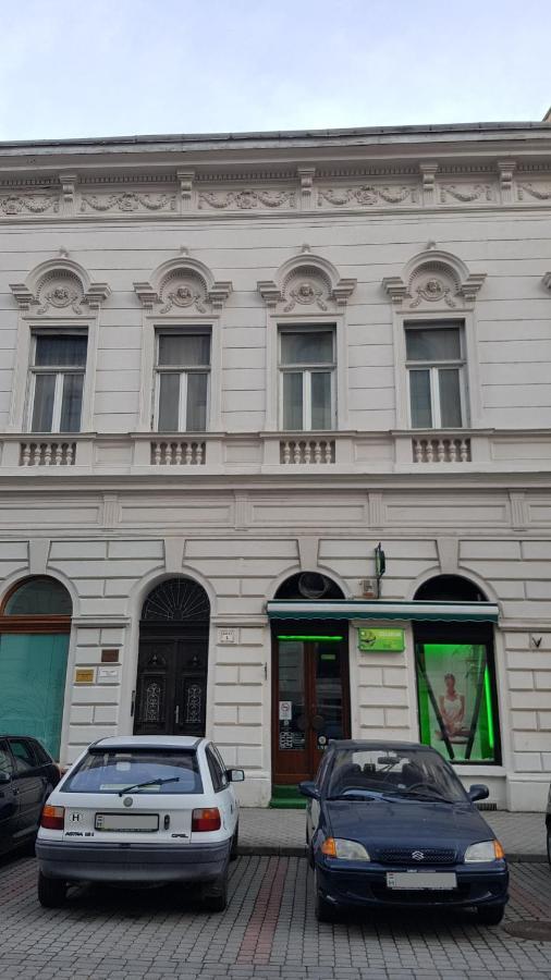 Boutique Apartman I Эгер Экстерьер фото